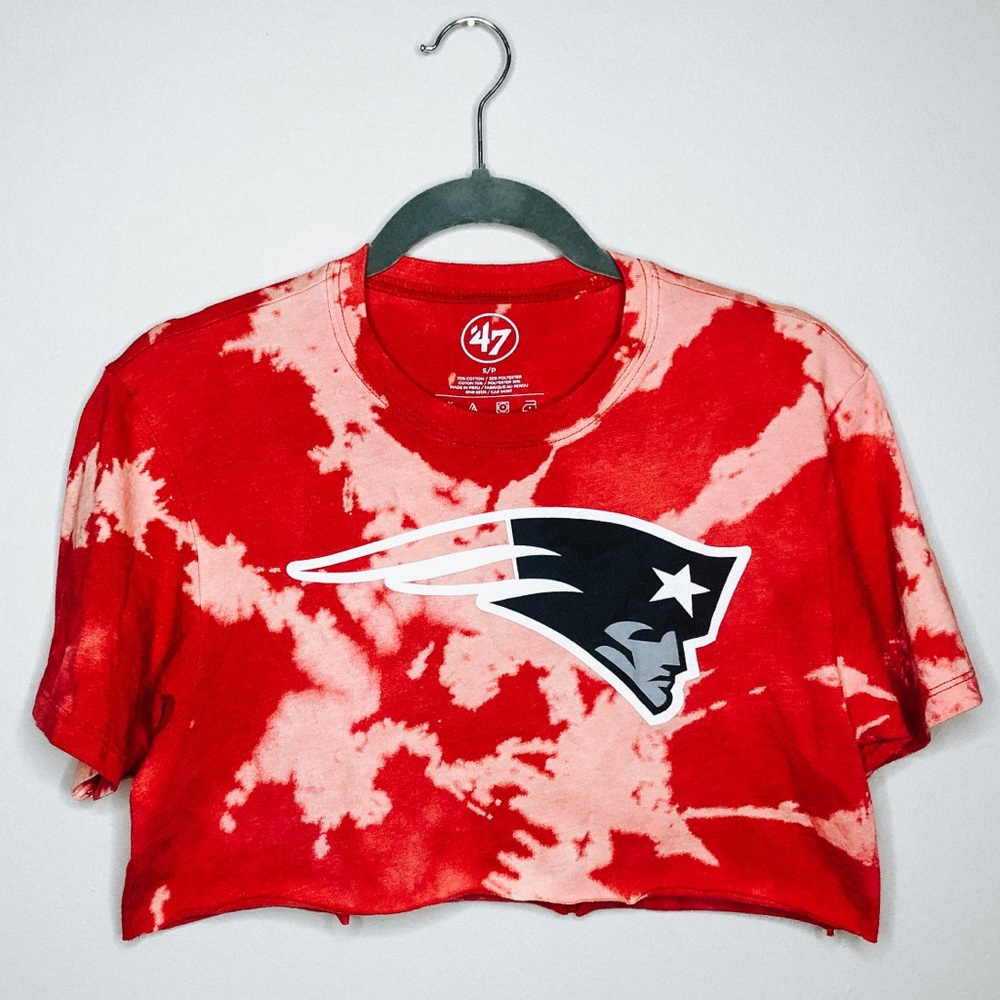 Red New England Patriots Bleached Cropped Top